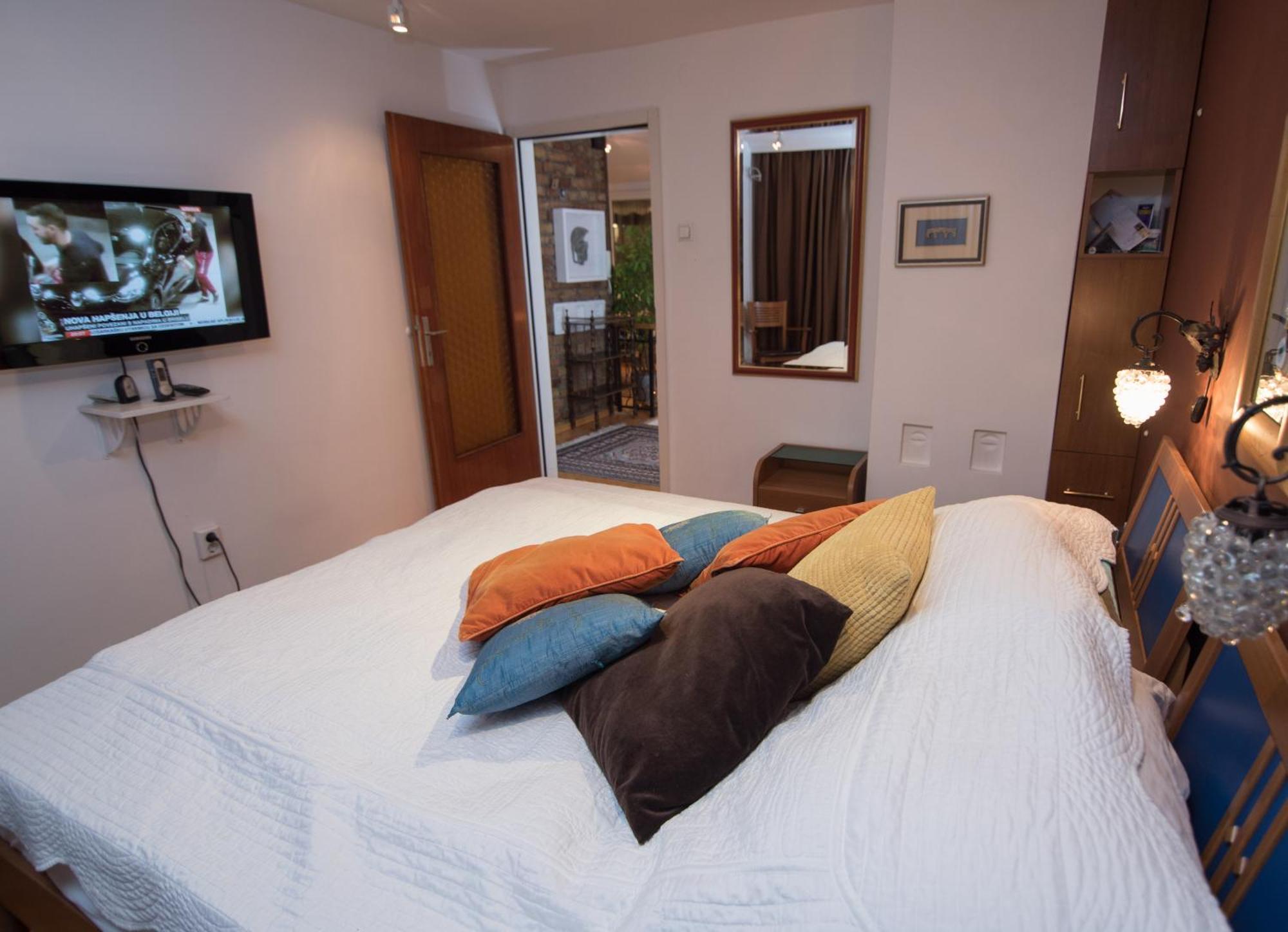 Halvat Guesthouse SJJ Værelse billede